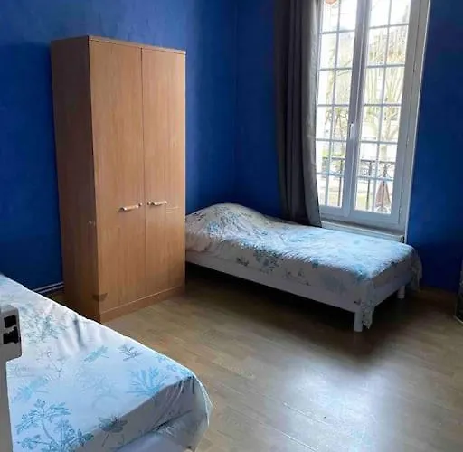 Maison Chaleureuse En Face De La Foret - Proche Insead
