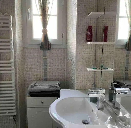 Maison Chaleureuse En Face De La Foret - Proche Insead