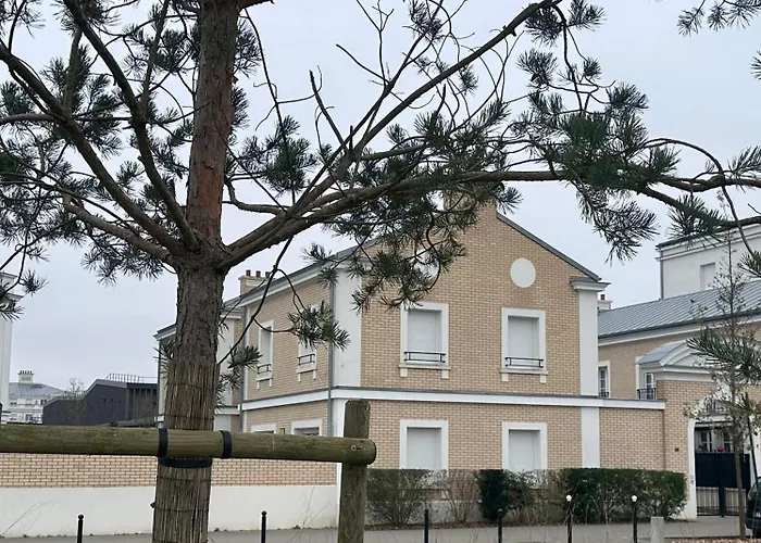 Family'S House - Villa Proche De La Vallee Village Et Disneyland Paris ,2 Parkings, Air Condition