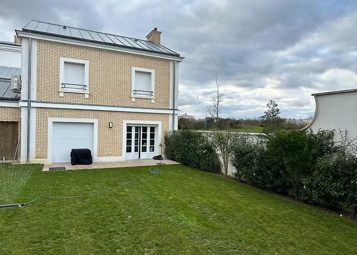 Family'S House - Villa Proche De La Vallee Village Et Disneyland Paris ,2 Parkings, Air Condition